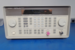 Synthesized RF Signal Generator, 9 kHz to 2000 MHz